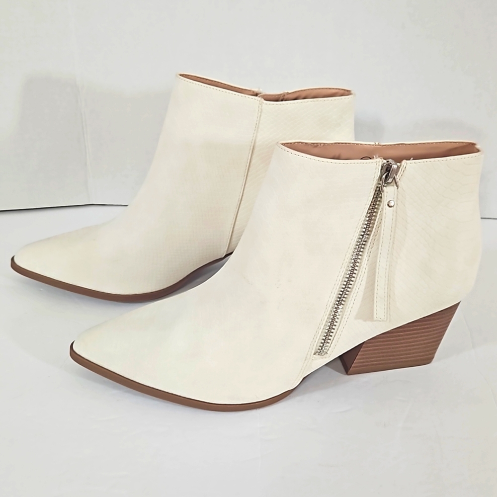 Rodeo Western Cowboy side zip White ankle boots, Nwot